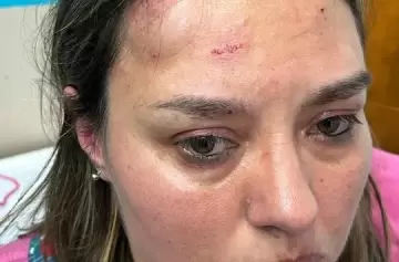 Video: brutal ataque de una madre y su hija contra autoridades de un colegio de Neuquén