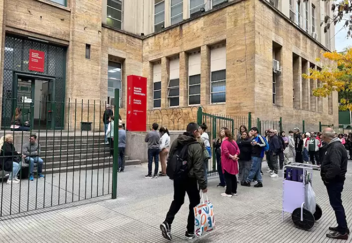 La sede de Odontología de la UBA también tuvo el movimiento habitual.