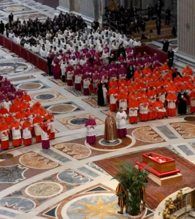 Las negociaciones entre los cardenales empiezan su cuenta regresiva de cara al Cónclave.