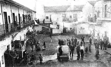 Una postal de la época, con habitantes que no esperaban tal movimiento sísmico. (Foto: web)