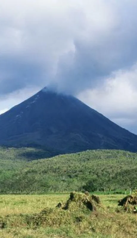 El Poás es un gran atractivo turístico que ahora causa preocupación por su intensa actividad.