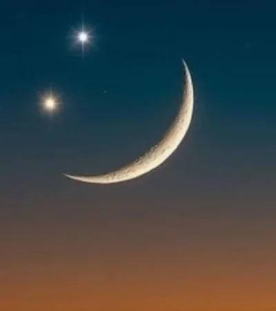 Antes del amanecer, el viernes 25 de abril, se verá el emoji de la carita sonriente en el cielo gracias a la conjunción de la Luna, Venus y Saturno.