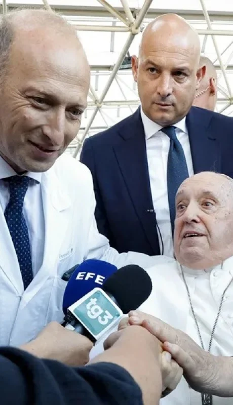 El médico Sergio Alfieri  contó que con una caricia se despidió del papa Francisco.