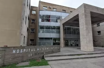 ¡Incomprensible! Un bebé está grave tras ser inyectado con leche en el suero