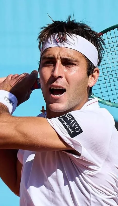 Tomás Etcheverry, logró un triunfazo en el debut