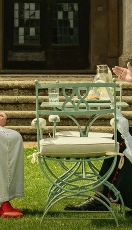 La película se centra en el encuentro entre Benedicto XVI y Bergoglio en 2012.