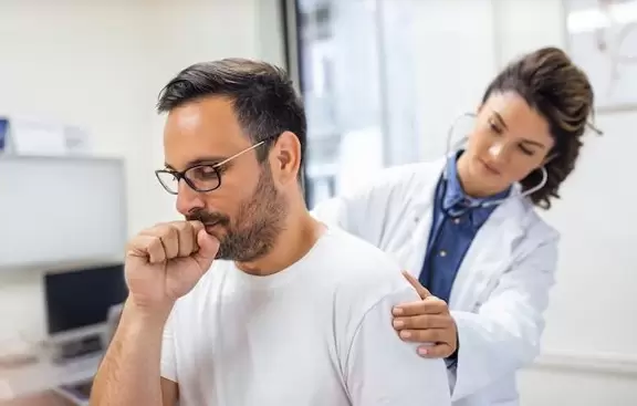 La tuberculosis es una infección bacteriana que se centra en los pulmones.