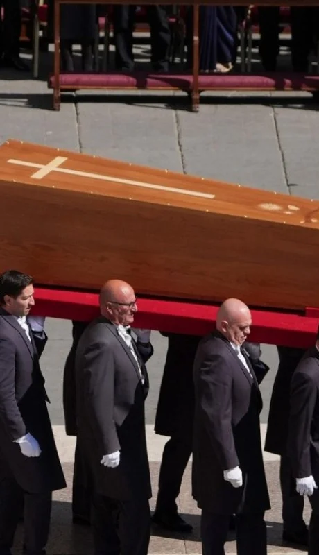 El papa Francisco recibió el último adiós ante miles de fieles en una emotiva despedida/ Fuente: X