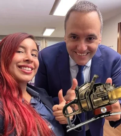 Adorni y su community manager