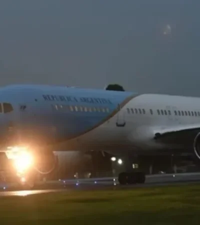 El avión presidencial llegó a Aeroparque