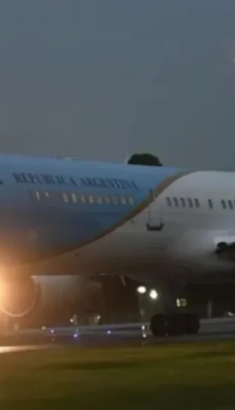 El avión presidencial llegó a Aeroparque