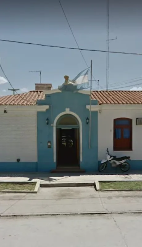 El hombre se entregó en la comisaría local, luego de que los médicos constataran la muerte de su hijo.