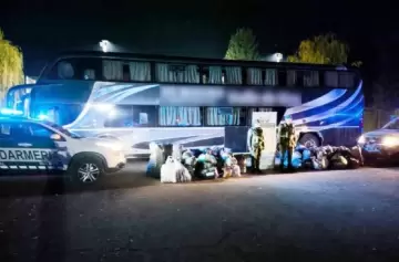 Incautan $21 millones en ropa ilegal y detectan una camioneta con papeles falsos