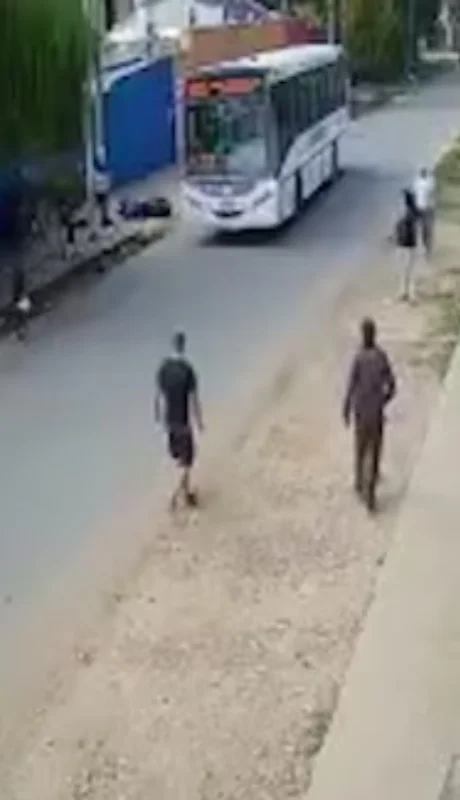 Los ladrones robaron dinero en efectivo y una caja de cigarrillos.