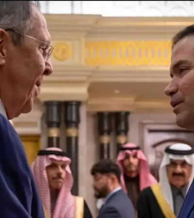 Los jefes diplomáticos de Washington y Moscú barajan opciones de paz, mientras Putin propuso una breve tregua de tres días a Kiev.