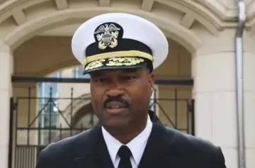 El almirante Alvin Holsey llegó a Buenos Aires y se reunirá con Milei