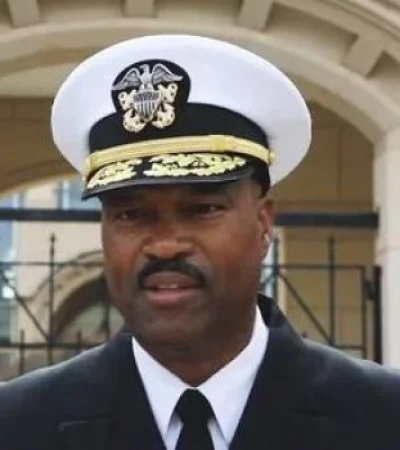 El almirante Holsey quiere acrecentar la cooperación bilateral en materia de defensa y seguridad regional.