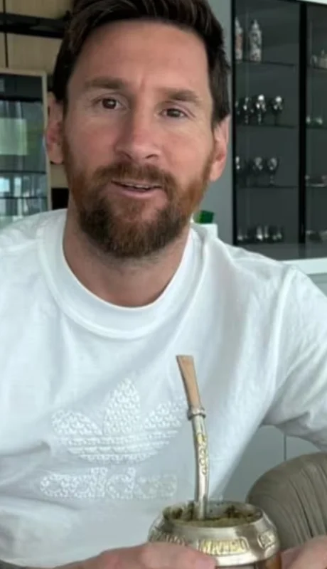 Rechazan un mate de Lionel Messi y el video se hace viral.