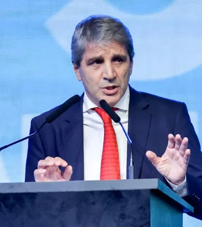 El Gobierno prepara una medida para promover el dólar.