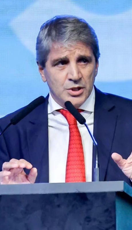 El Gobierno prepara una medida para promover el dólar.