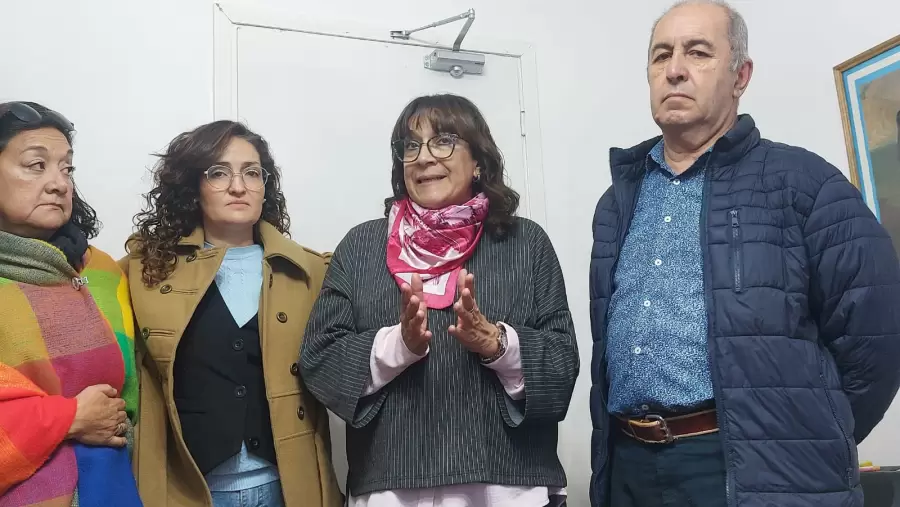 Secretaria General de ATSA, Patricia Irrutia y sus compañeros.