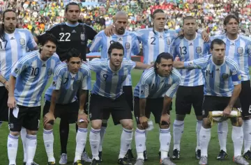 Jugó un mundial con Messi, lo dirigió Maradona y ahora la rompe en una liga del interior