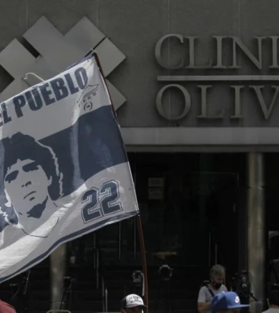 Maradona fue operado en la Clínica Olivos