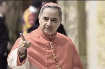 El cardenal Becciu quedó excluido del cónclave por orden del papa Francisco