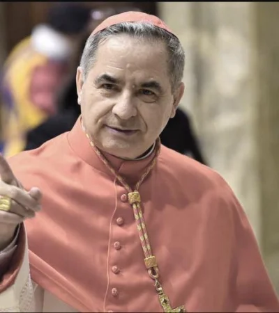 Becciu fue un dolor de cabeza y un problema institucional para Francisco.