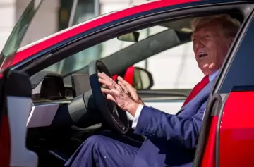 Trump reembolsará aranceles a fabricantes de automóviles