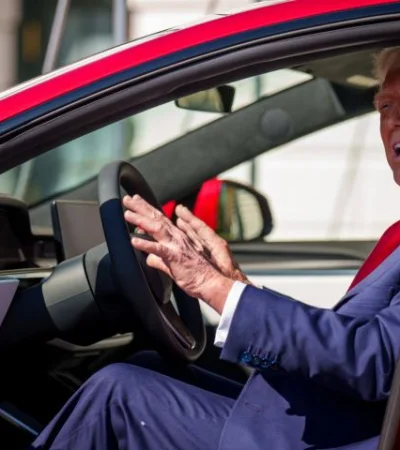 Trump apuesta a una política de seducción de las automotrices para que se instalen en su país.