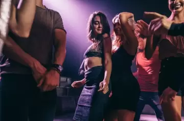 Códigos, deseo y celulares prohibidos: cómo es la fiesta swinger más grande de Argentina