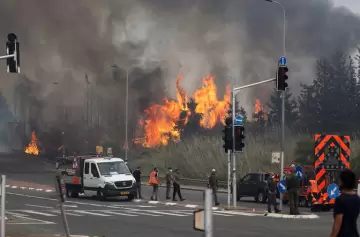 Jerusalén sin descanso: un frente de fuego forestal avanza