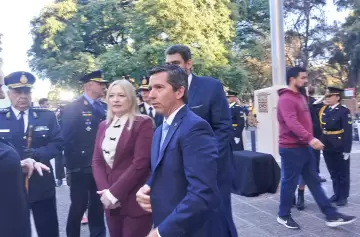 Comenzaron los actos protocolares de la Asamblea legislativa donde hablará Cornejo
