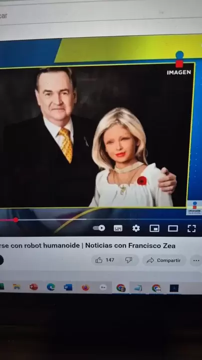 Geoff Gallagher llegó a casarse simbólicamente con su robot Emma.