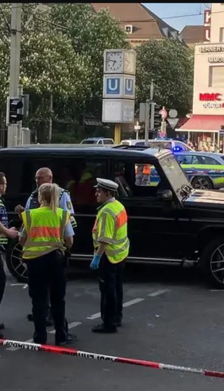 Una camioneta SUV se lanzó en un raid de locura contra una multitud de personas.