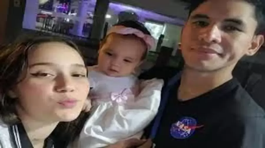 La pequeña Maikelys Espinoza, retenida en Estados Unidos, junto a sus padres