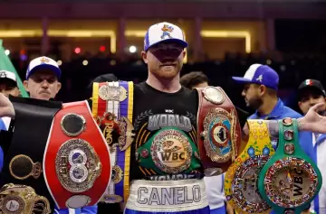 Canelo Álvarez le ganó al cubano Scull en una pelea polémica y aburrida