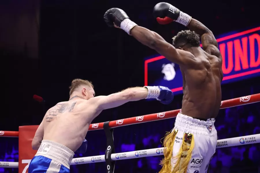 Canelo Alvarez sigue siendo el rey.