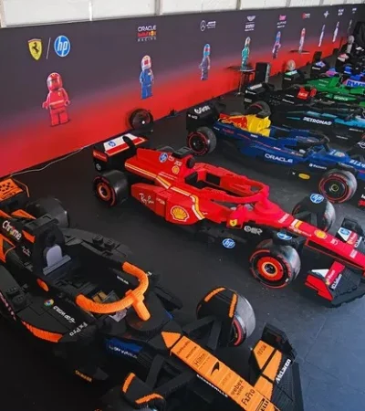 Autos hechos con pieza de Lego con los que desfilaron los pilotos de la Fórmula 1 en la previa a la final del Gran Premio de Miami / Fuente: Fórmula 1