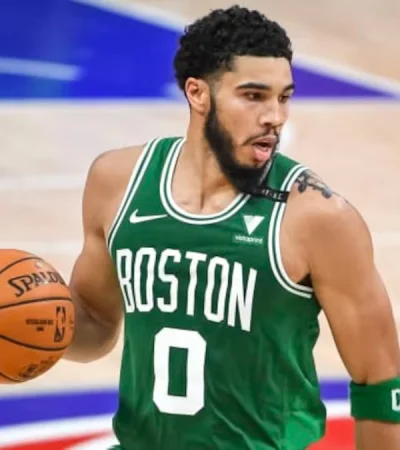 Tatum, figura de los Boston Celtics, actuales campeones de la NBA