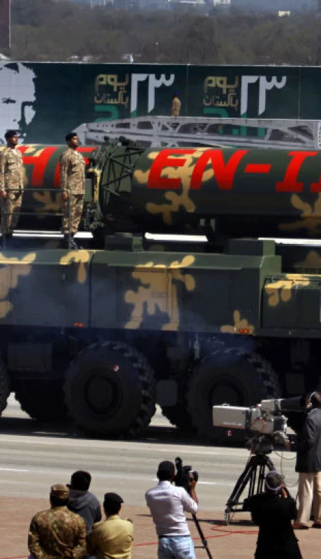 El gobierno del país de mayoría musulmana está tratando de intimidar a su histórico rival sin calcular las posibles consecuencias.