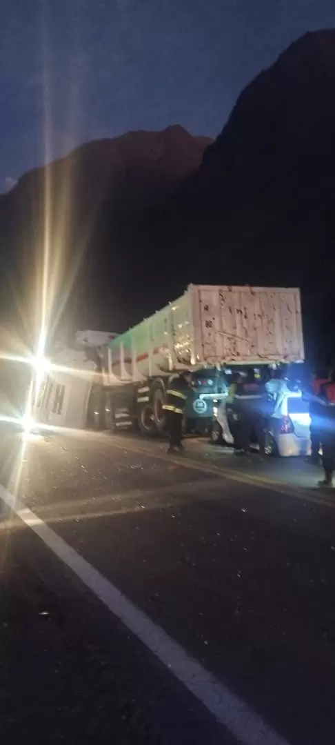 Grave accidente en Alta Montaña entre dos camiones y un auto/ Fuente: Gentileza Osvaldo Vall