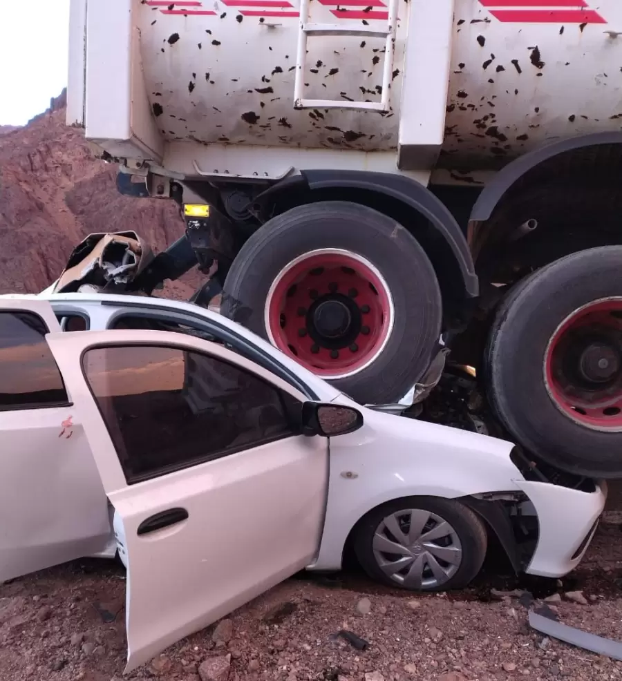 Tragedia en Alta Montaña, dos personas perdieron la vida en un accidente entre dos camiones y un auto. Fuente: Ministerio de Seguridad