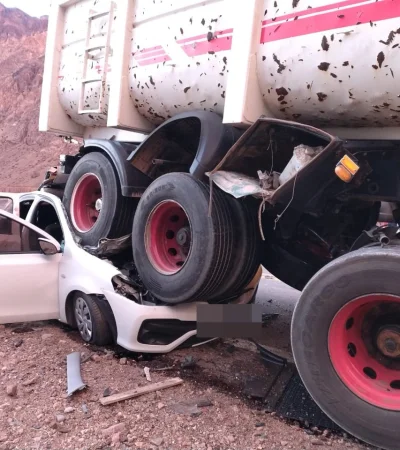 Tragedia en Alta Montaña, dos personas perdieron la vida en un accidente entre dos camiones y un auto.