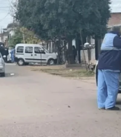 Violento tiroteo entre un policía y gendarmes.