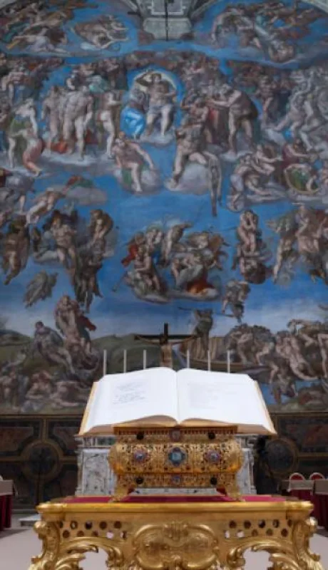 El edificio que inmortalizo la obra de Miguel Ángel está listo para elegir al º267 líder de la iglesia.