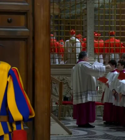 Comienzo del Cónclave.