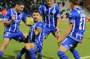 "El Pistolero" que llegó de Honduras y se metió a los hinchas de Godoy Cruz en el bolsillo
