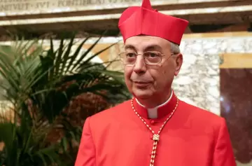 Dominique Mamberti, el cardenal encargado de anunciar al mundo el nuevo Papa